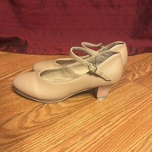 Tan Balera Tap Dance Shoes size 6
